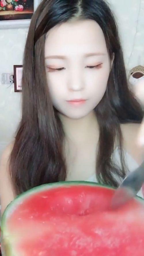 直播小姐姐吃瓜视频下载,揭秘网红幕后生活