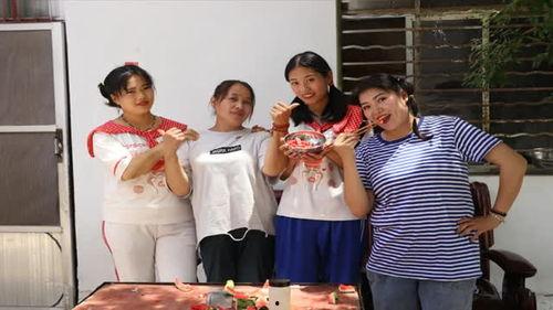 姐妹吃瓜短剧视频播放,短剧播放量爆表！揭秘热门剧情背后的秘密