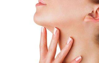 吃哈密瓜下巴脱臼原视频,一女子吃瓜下巴脱臼，视频曝光引关注